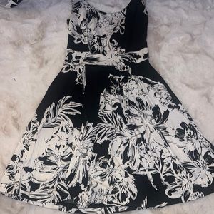 🤍White House 🖤Black Market Floral Dress